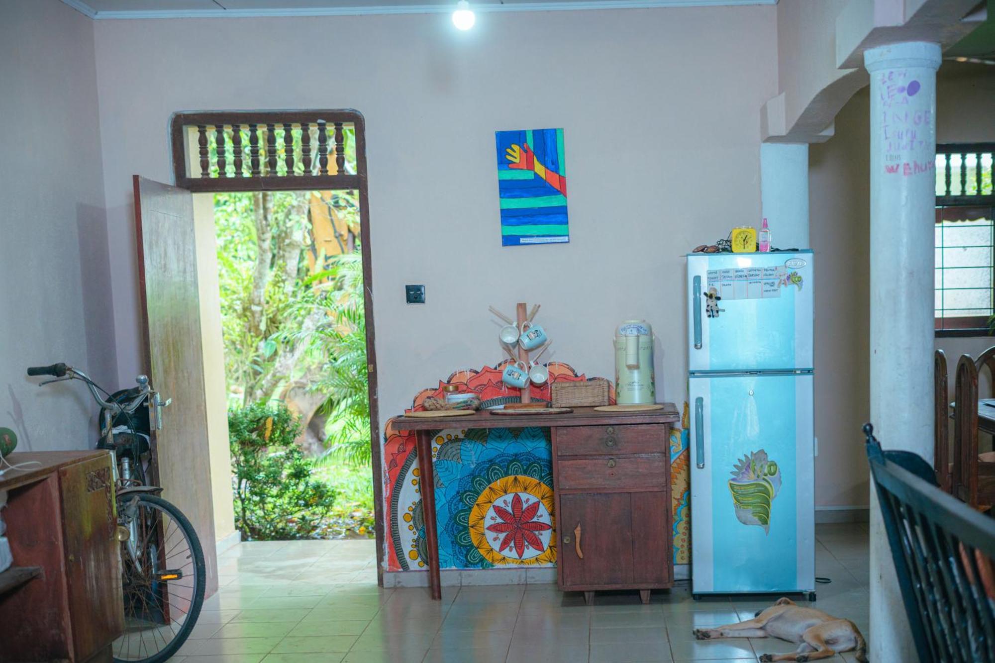 Hostel Singha Lounge Unawatuna Esterno foto